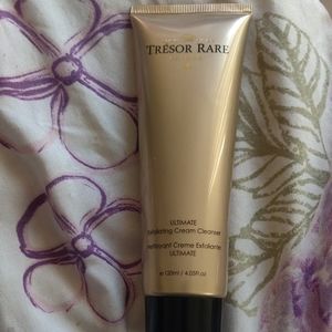 Tresor Rare exfoliating creme cleanser